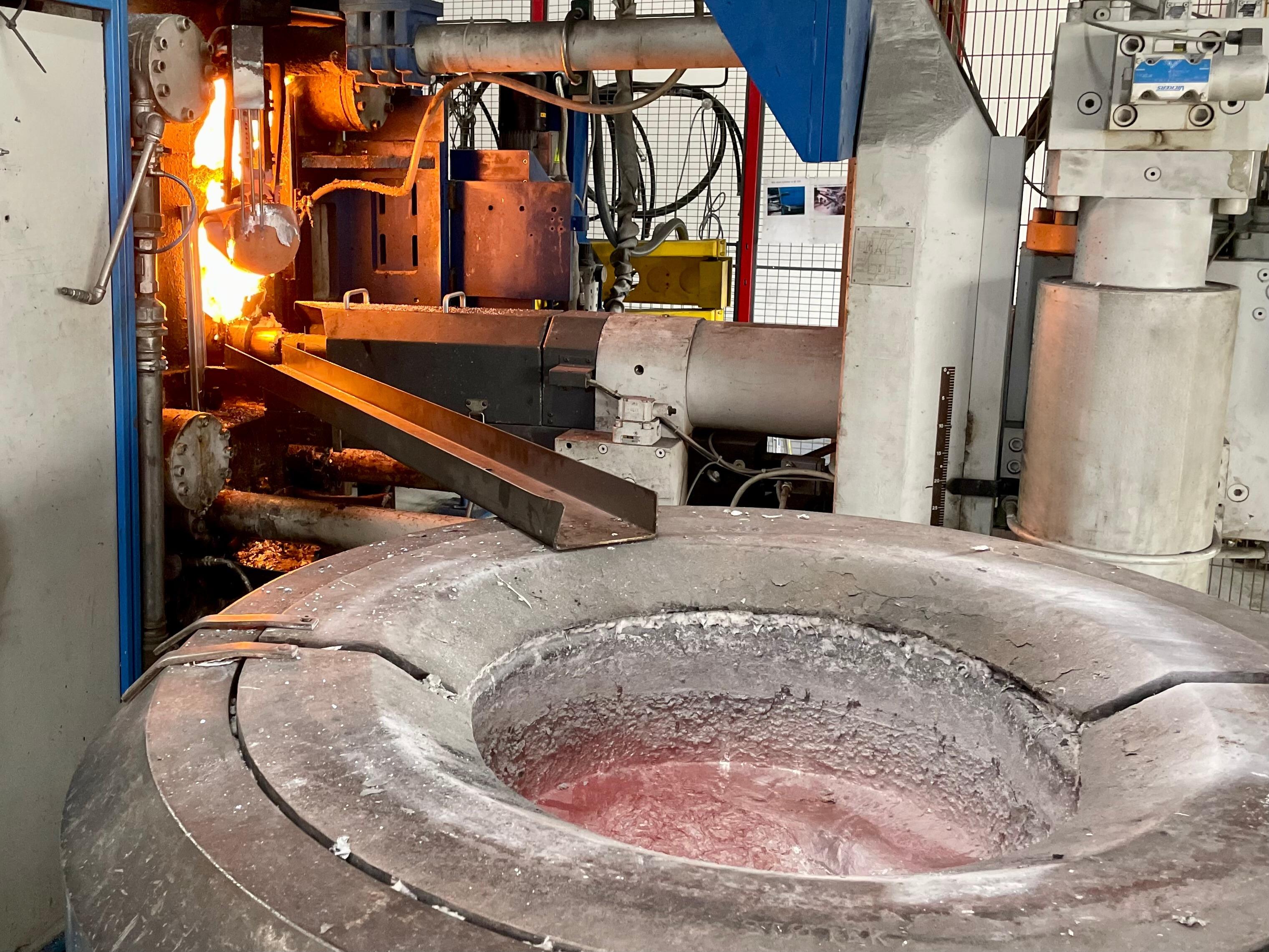 Molten metal and die-casting equipment at Idé-Pro